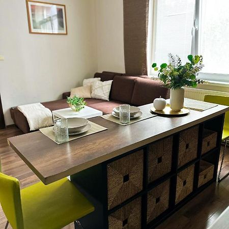Spacious City Centre Apartment Pozsony Kültér fotó