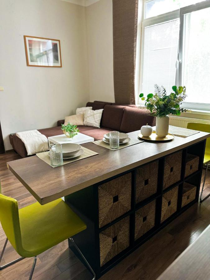 Spacious City Centre Apartment Pozsony Kültér fotó