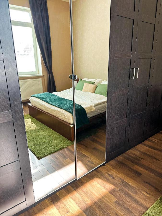 Spacious City Centre Apartment Pozsony Kültér fotó